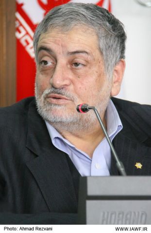 http://www.iawf.ir/mambots/content/multithumb/images/b.640.480.0.0.stories.akhbar.21-7-88.IMG_4051.JPG