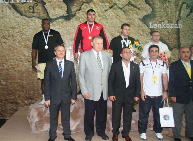 http://www.iawf.ir/mambots/content/multithumb/images/b.640.480.0.0.stories.akhbar.27-4-88.farangi-baku%20(7).jpg