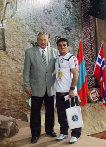 http://www.iawf.ir/mambots/content/multithumb/images/b.640.480.0.0.stories.akhbar.27-4-88.farangi-baku%20(8).jpg