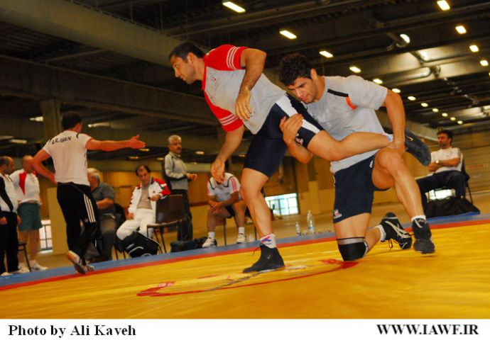 http://www.iawf.ir/mambots/content/multithumb/images/b.640.480.0.0.stories.akhbar.29-6-88.17.jpg