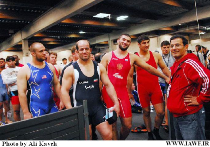 http://www.iawf.ir/mambots/content/multithumb/images/b.640.480.0.0.stories.akhbar.30-6-88.01.7.jpg