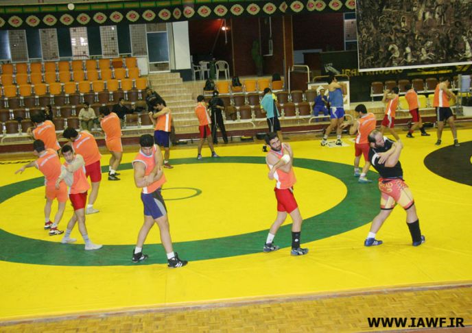 http://www.iawf.ir/mambots/content/multithumb/images/b.648.486.0.0.stories.akhbar.azad-30-11-87.IMG_0836.JPG